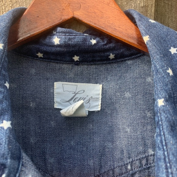 Levi’s Denim + Stars with Pearl Snap Button Down size Medium - Picture 4 of 6